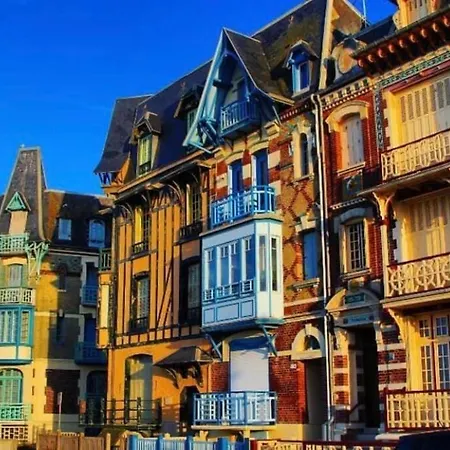 Maison La Coulee Douce 펜션 *